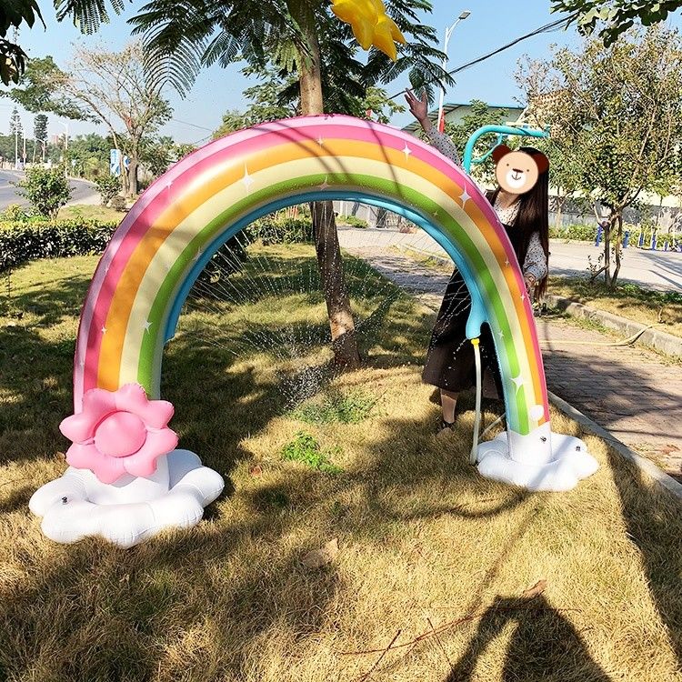 膨らませられる巨大ビーチボールスプリングラー 6 フィート 水彩虹アーチ トイ 子供向け